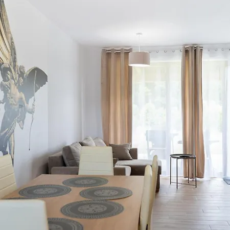Marzen Dream Haus بيت للعطل Łukęcin